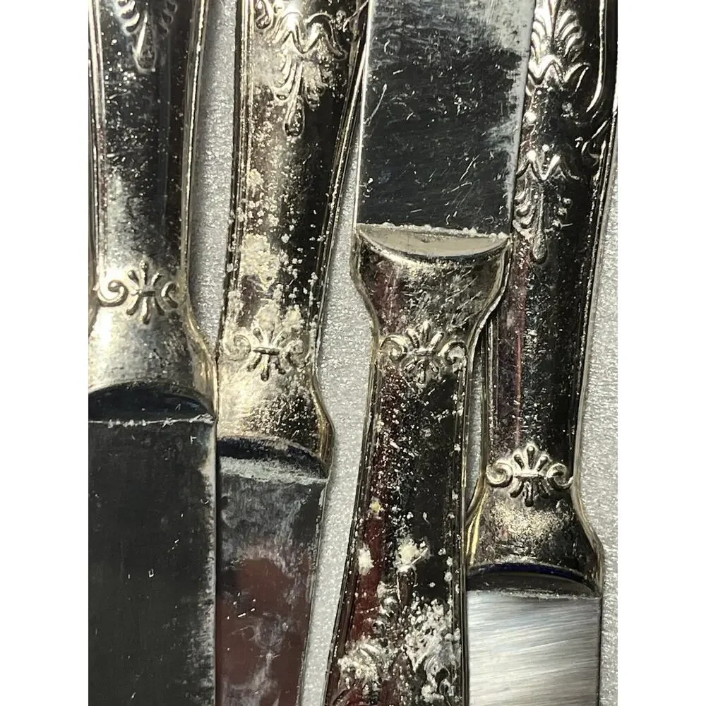 32 Piece Italian Kings Shell Pattern Silverplated Tarnished/dirty/pitted